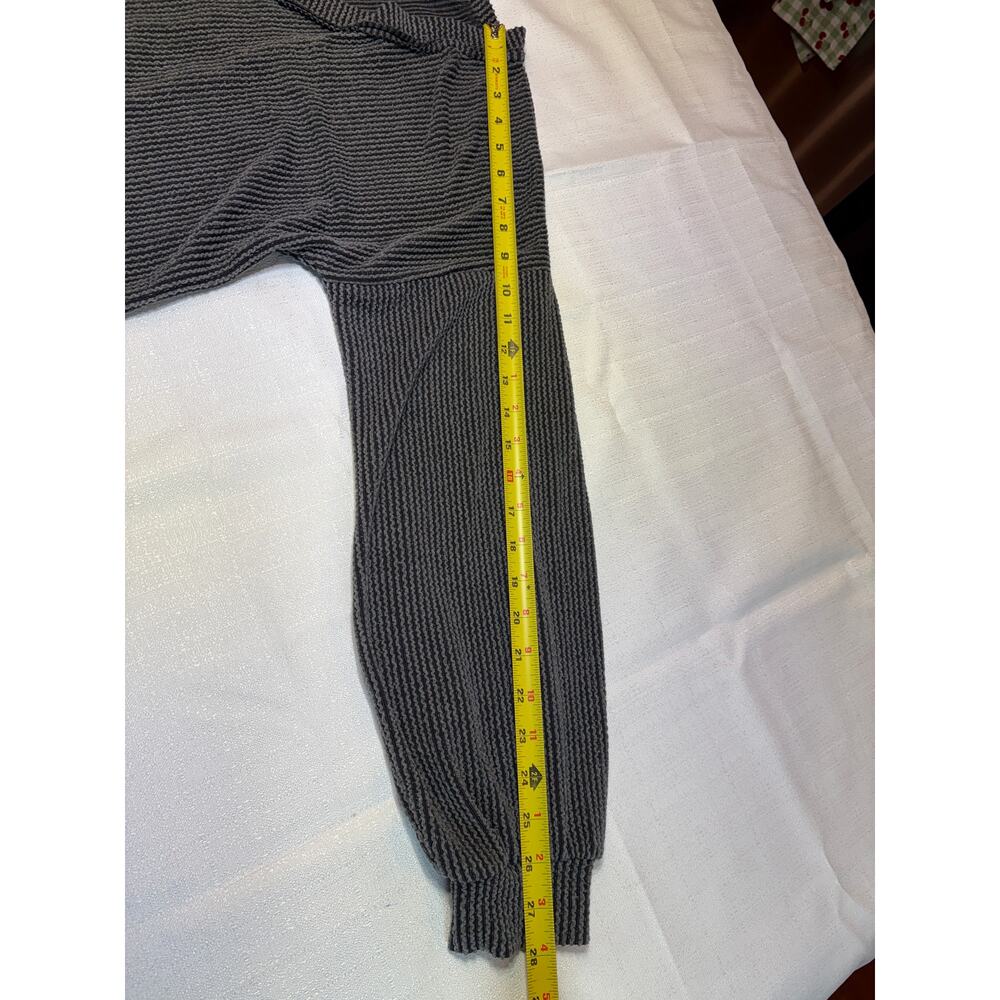 Altar'd State Layne Gray Oversized Ribbed Top Size S - Picture 6 of 10